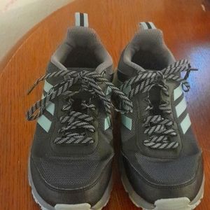 $3 dollars Adidas Women's Size 7.5 shoes